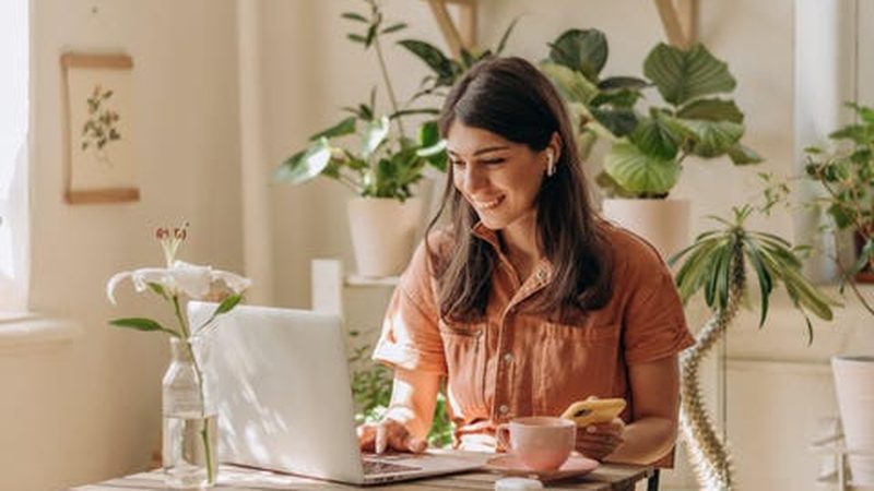 Why Your Side Hustle Income Needs Its Own Budget Category